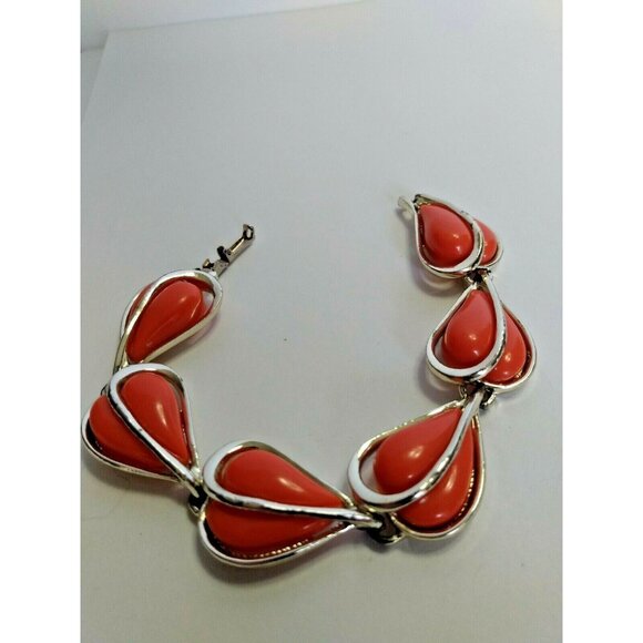 VINTAGE SIGNED CORO ORANGE LUCITE HEART SHAPED BRACELET - THERMOSET 1950'S 7" - Picture 6 of 7